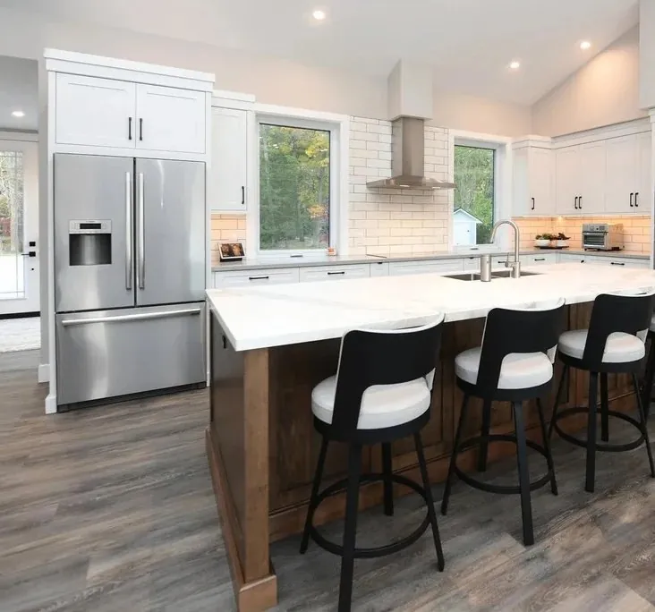 Cottage kitchen with a white island